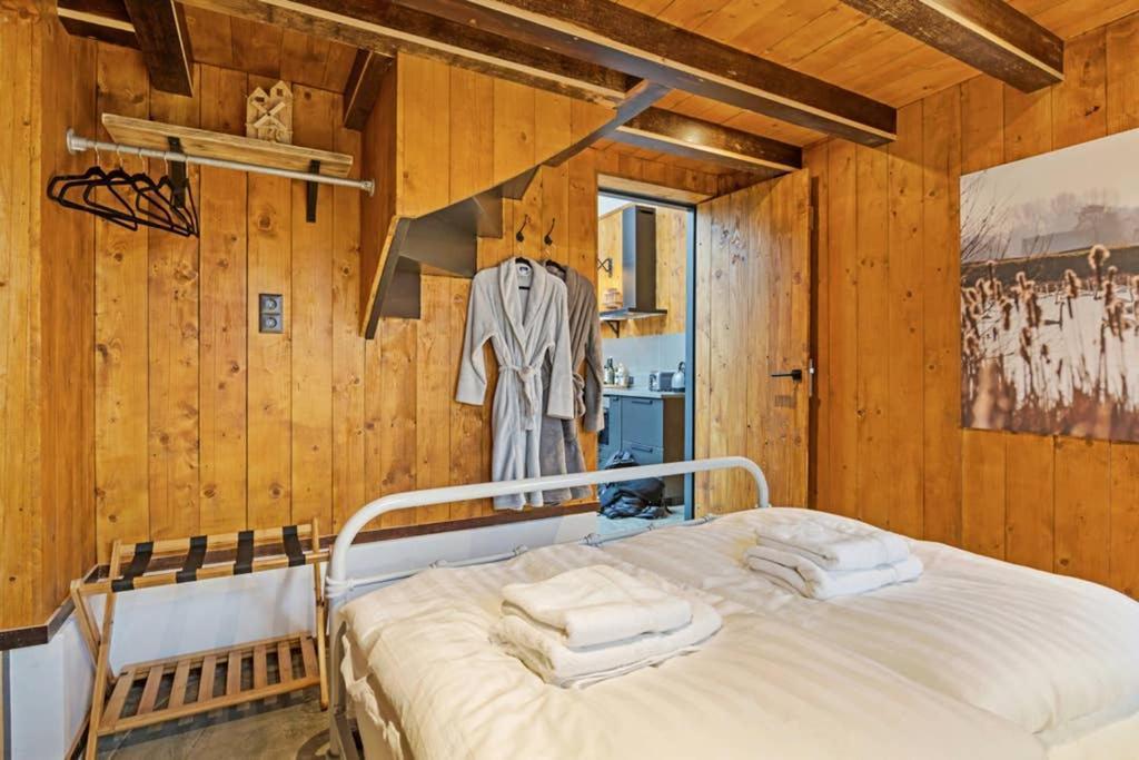 Uniek Houten Huis Nabij Bos En Plassen Hollandsche Rading Esterno foto